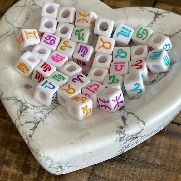 25pc Piece 7mm Constellation Zodiac Sign Acrylic Cube Beads - Picture 3 of 4